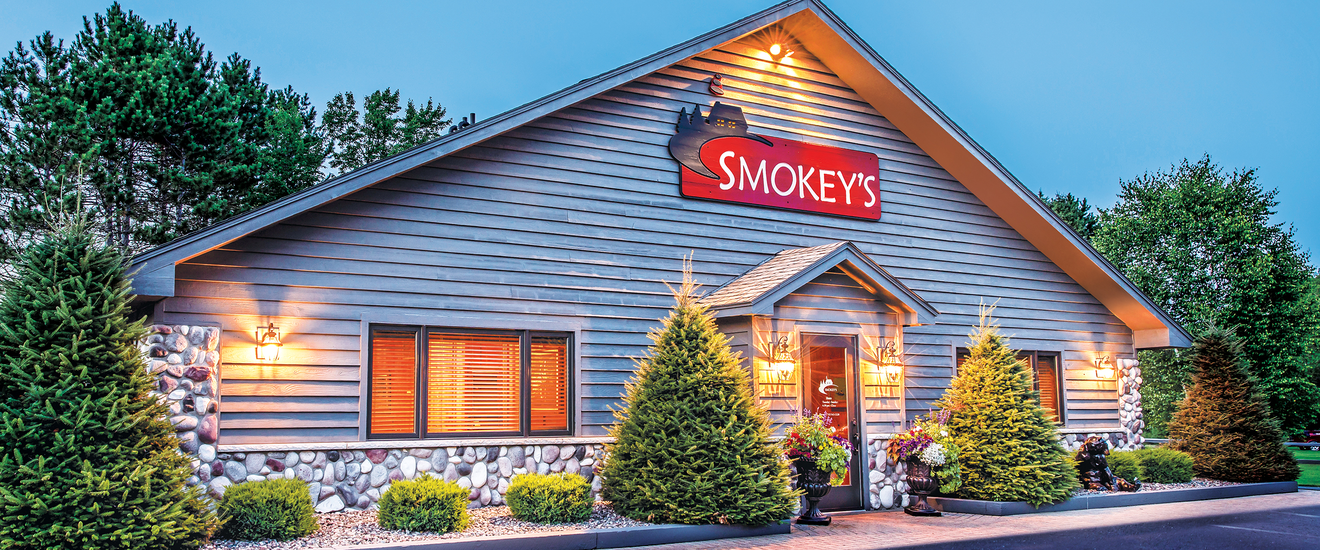 Smokey's Restaurant and Supper Club is fine dining with a touch of Northwoods. Enjoy exquisite cuisine in a comfortable, casually elegant setting. Restaurant located in Manitowish Waters, WI.