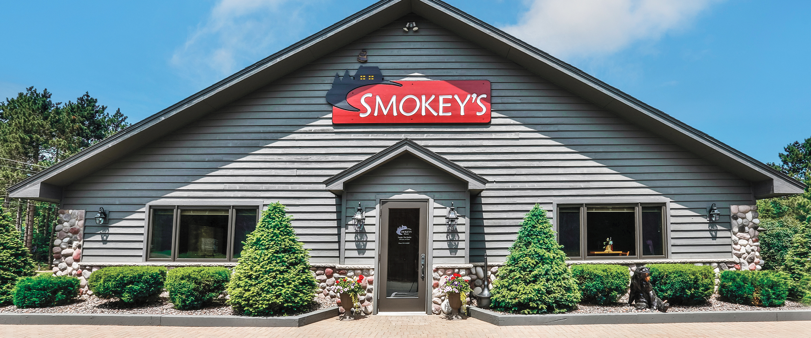 Smokey's Restaurant and Supper Club is fine dining with a touch of Northwoods. Enjoy exquisite cuisine in a comfortable, casually elegant setting. Restaurant located in Manitowish Waters, WI.