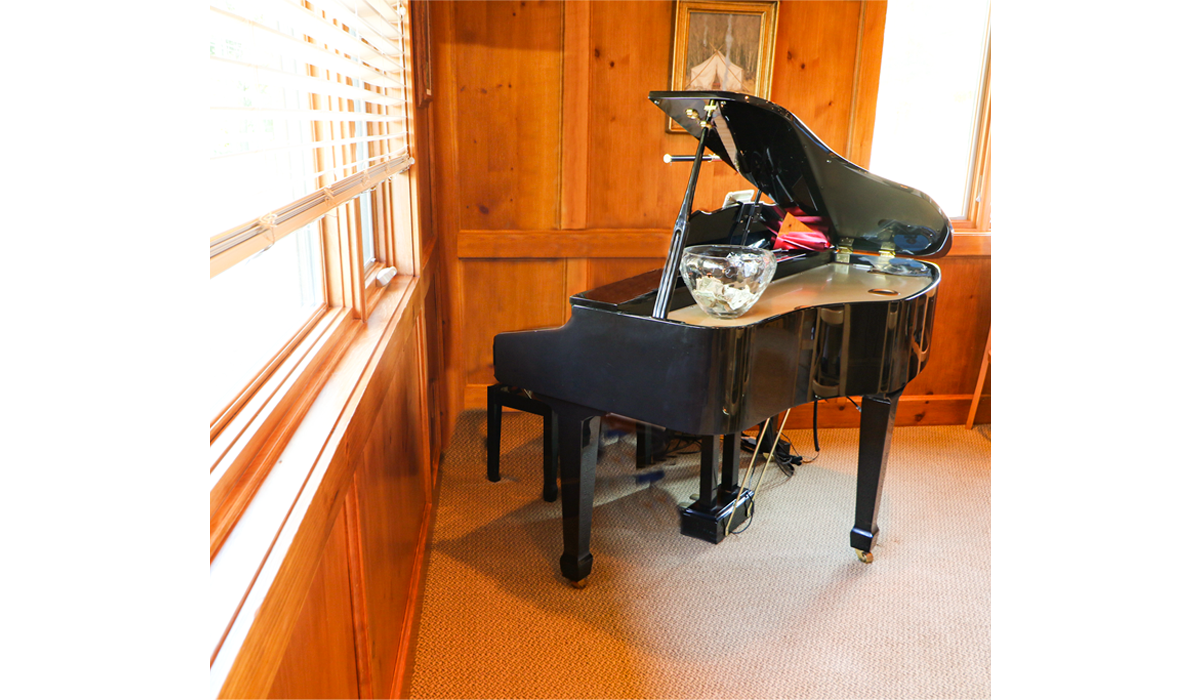 Live entertainment every weekend.