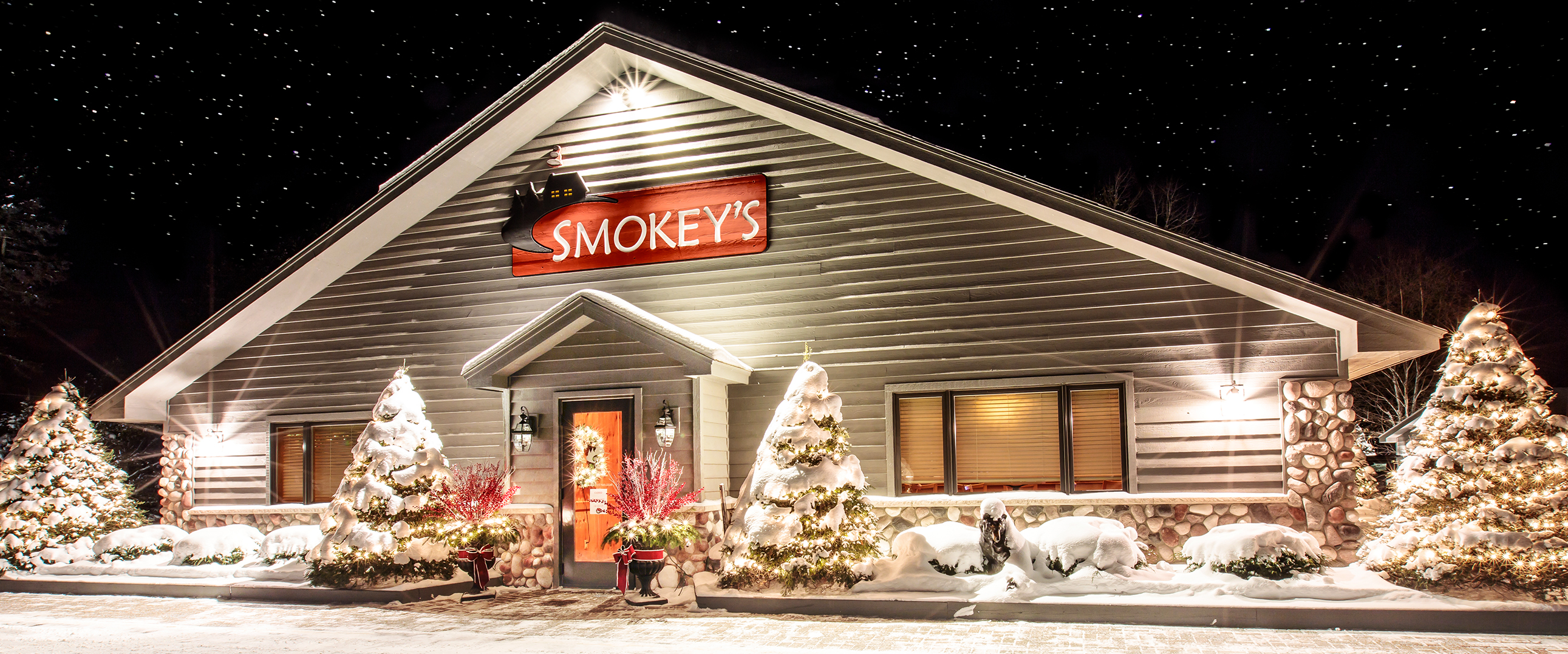Smokey's Restaurant and Supper Club is fine dining with a touch of Northwoods. Enjoy exquisite cuisine in a comfortable, casually elegant setting. Restaurant located in Manitowish Waters, WI.
